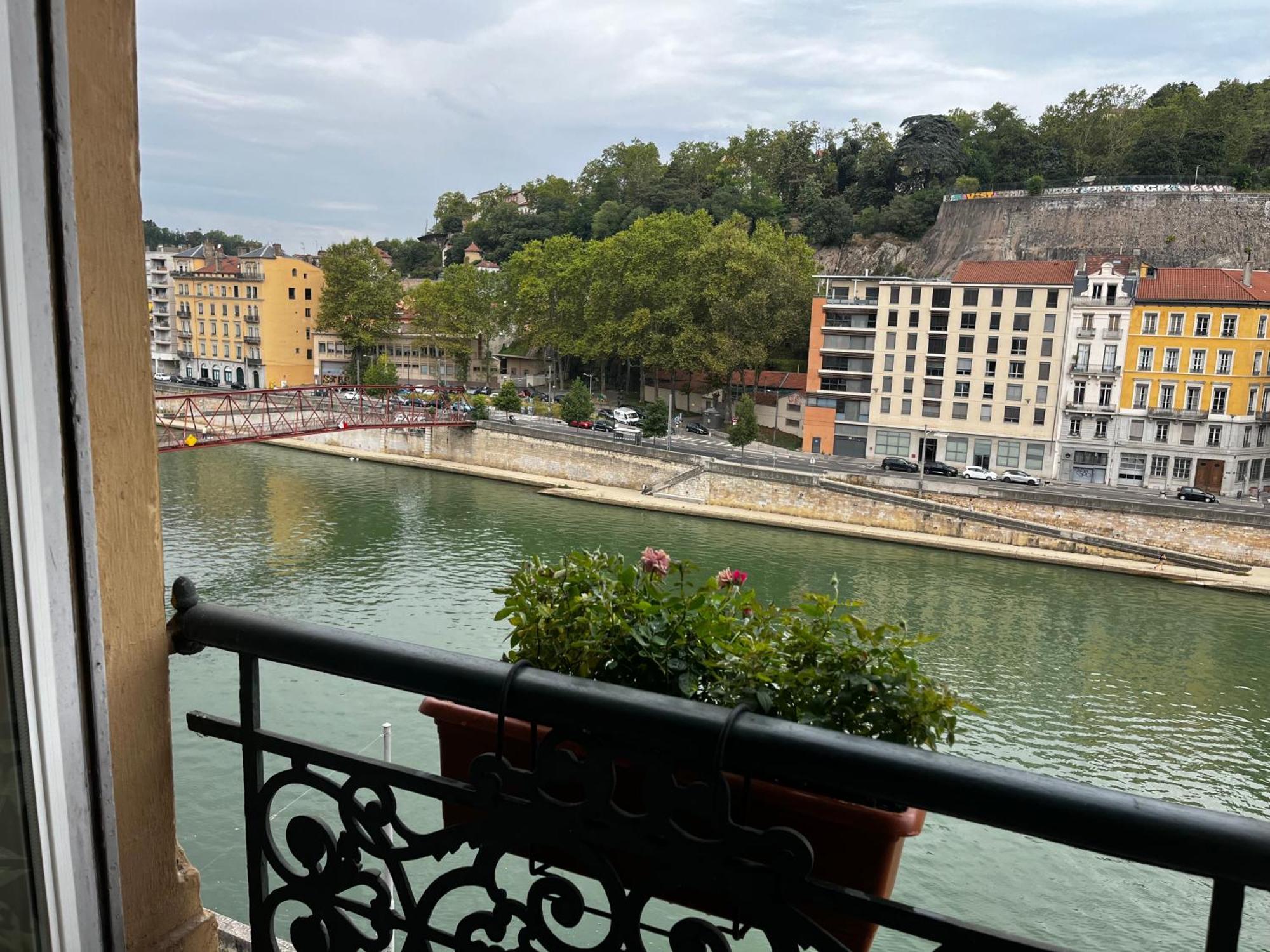 Vue Sur L'Eau Lägenhet Lyon Exteriör bild